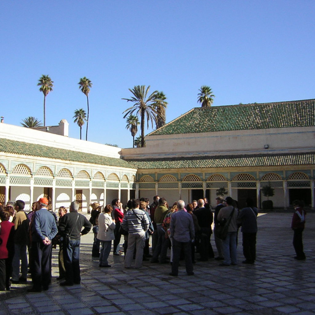 UNO DE LOS PATIOS INTERIORES DEL PALACIO DE LA BAHÍA